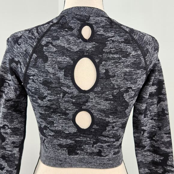 Gymshark Black Gray Camo Long Sleeve Athletic Performance Crop Top | Women's XS - Picture 5 of 15